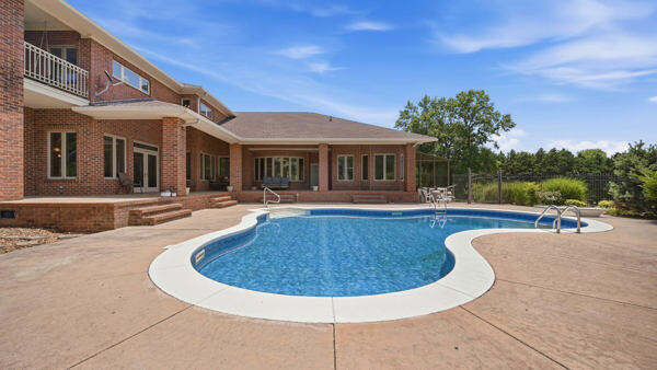 424 Hewgleys Road South Pittsburg, TN 37380 - Photo 24 of 53 Large Inground Pool