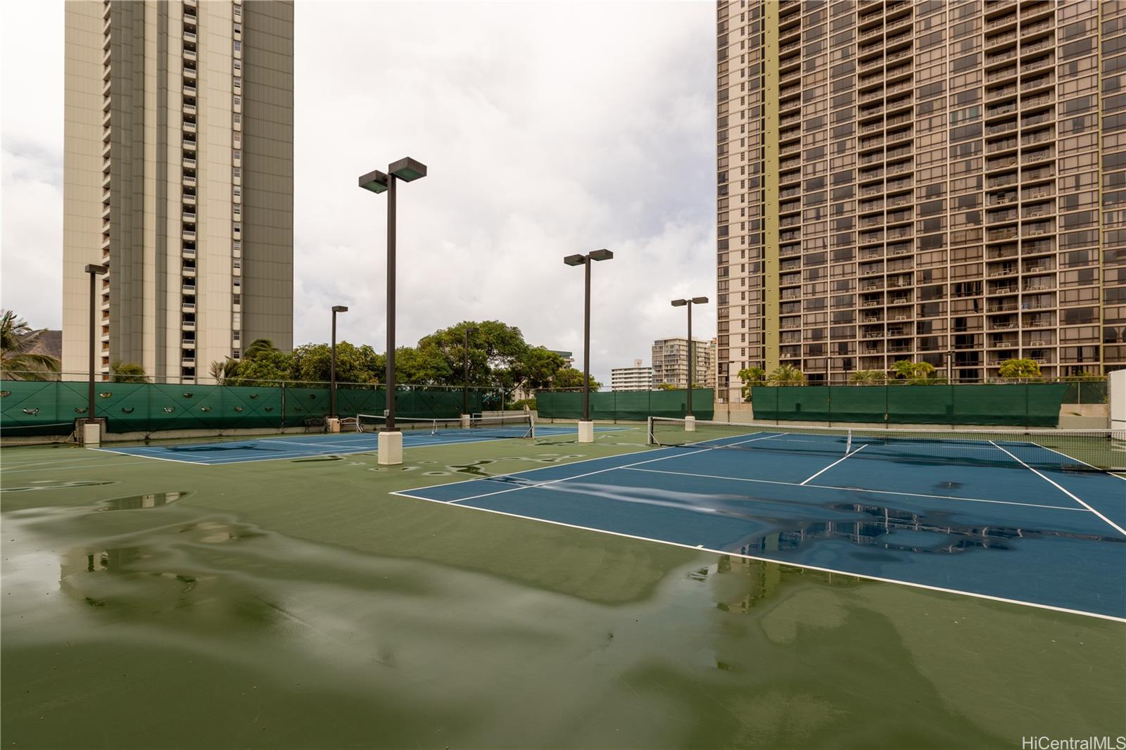 300 Wai Nani Way, Unit I2004 Honolulu, HI 96815 - Photo 16 of 25 Rooftop Tennis/Pickle ball court