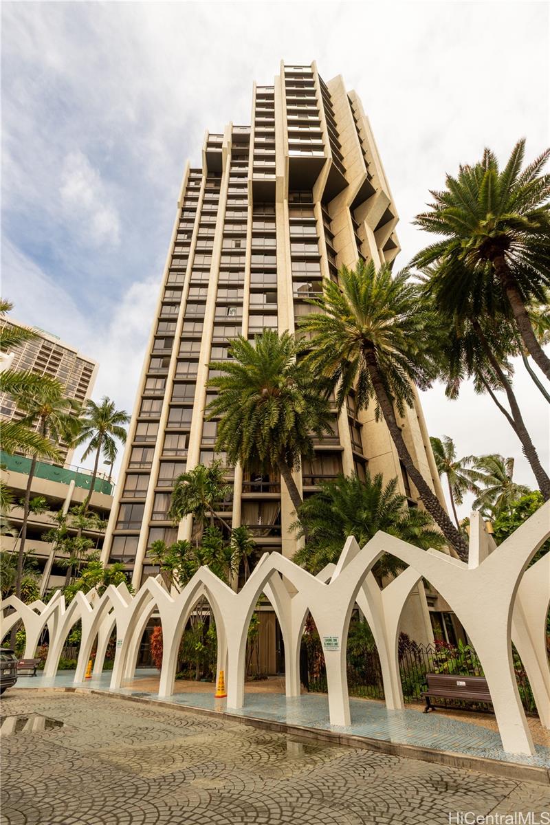 300 Wai Nani Way, Unit I2004 Honolulu, HI 96815 - Photo 2 of 25 Exterior Of Queen's Tower