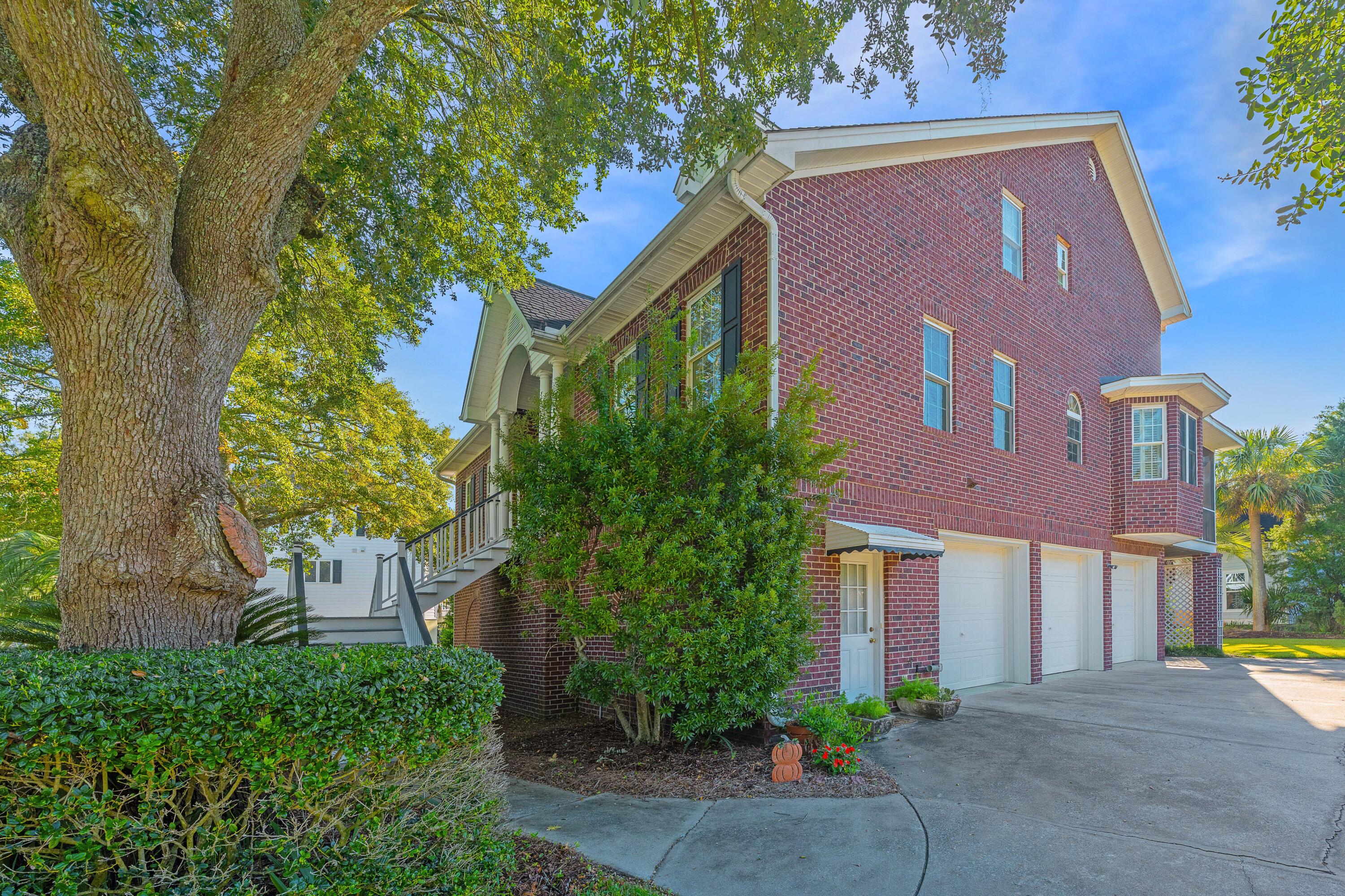308 Jamesbury Road Charleston, SC 29492 - Photo 2 of 56 3 Car Garage