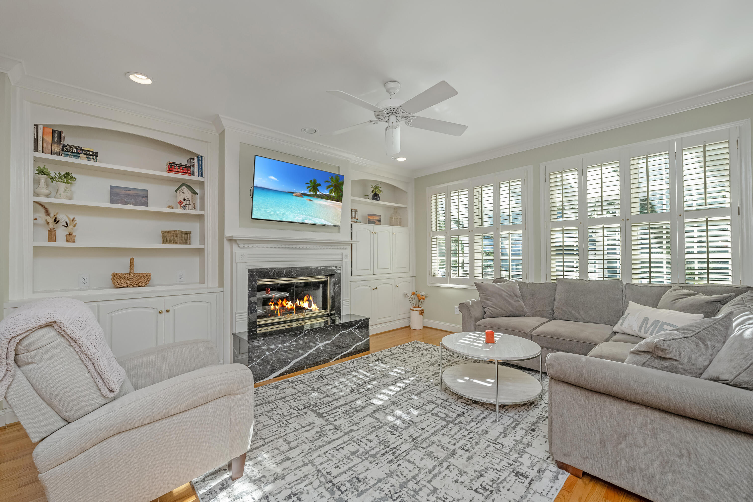 308 Jamesbury Road Charleston, SC 29492 - Photo 5 of 56 Living Room