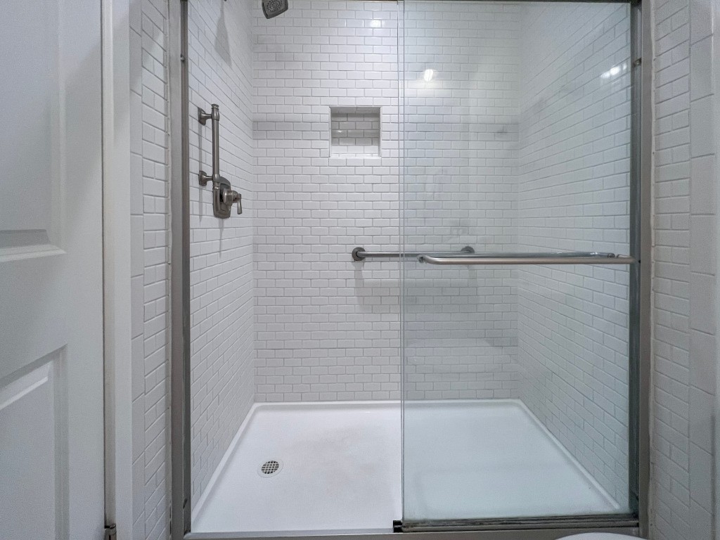 3314 Sea Marsh Road Fernandina Beach, FL 32034 - Photo 18 of 32 a bathroom with a shower