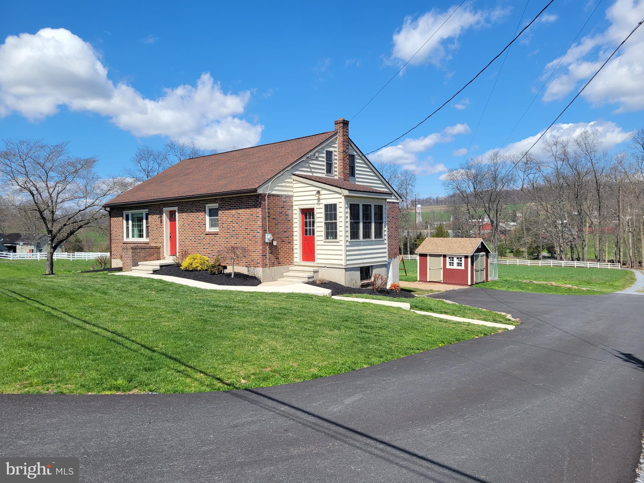 308 Lauschtown Road Denver, PA 17517 - Photo 2 of 19 Side View & Driveway