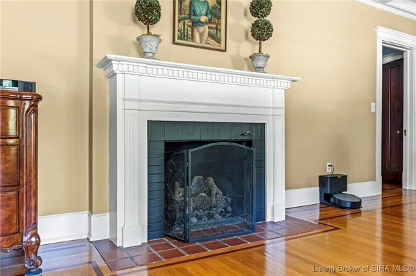 $799,000 | 140 East High Street, Jeffersonville, IN 47130