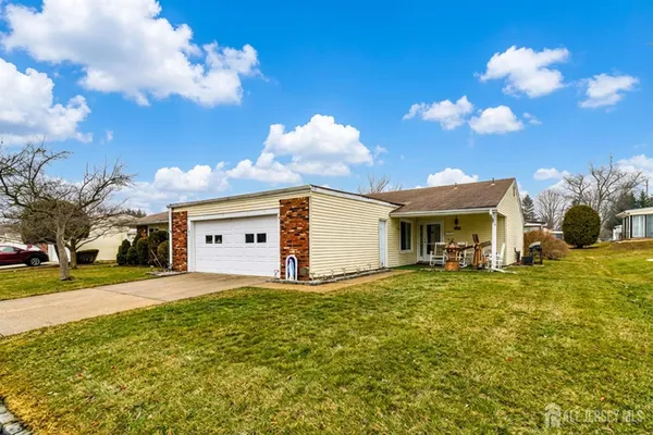 $360,000 | 110 C Chatham Drive, Monroe Township, NJ 08831