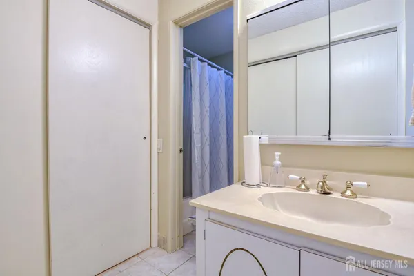 $360,000 | 110 C Chatham Drive, Monroe Township, NJ 08831