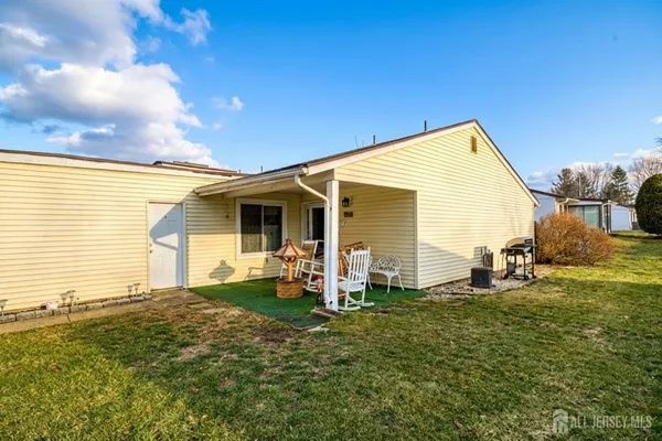 $360,000 | 110 C Chatham Drive, Monroe Township, NJ 08831