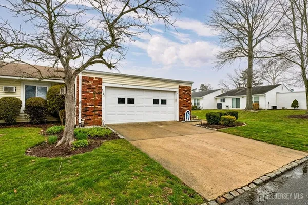 $360,000 | 110 C Chatham Drive, Monroe Township, NJ 08831