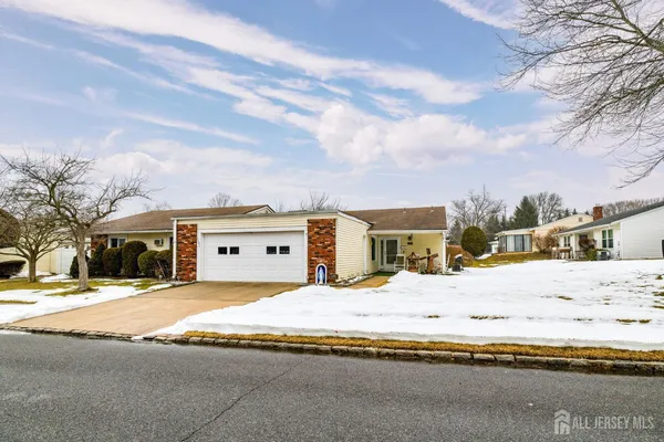 $360,000 | 110 C Chatham Drive, Monroe Township, NJ 08831