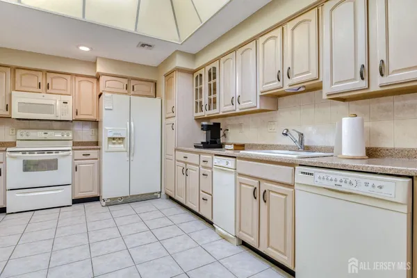 $360,000 | 110 C Chatham Drive, Monroe Township, NJ 08831