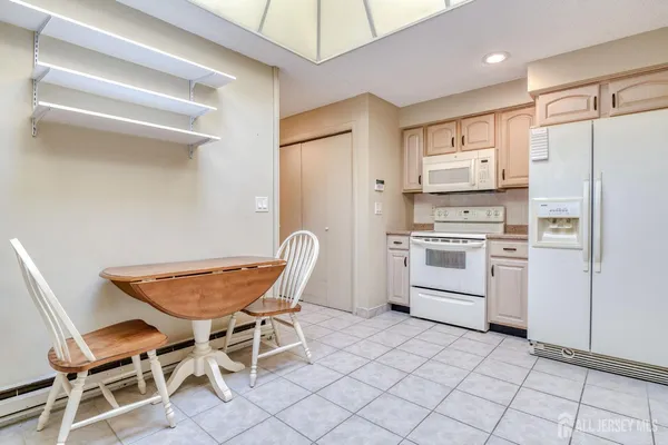$360,000 | 110 C Chatham Drive, Monroe Township, NJ 08831