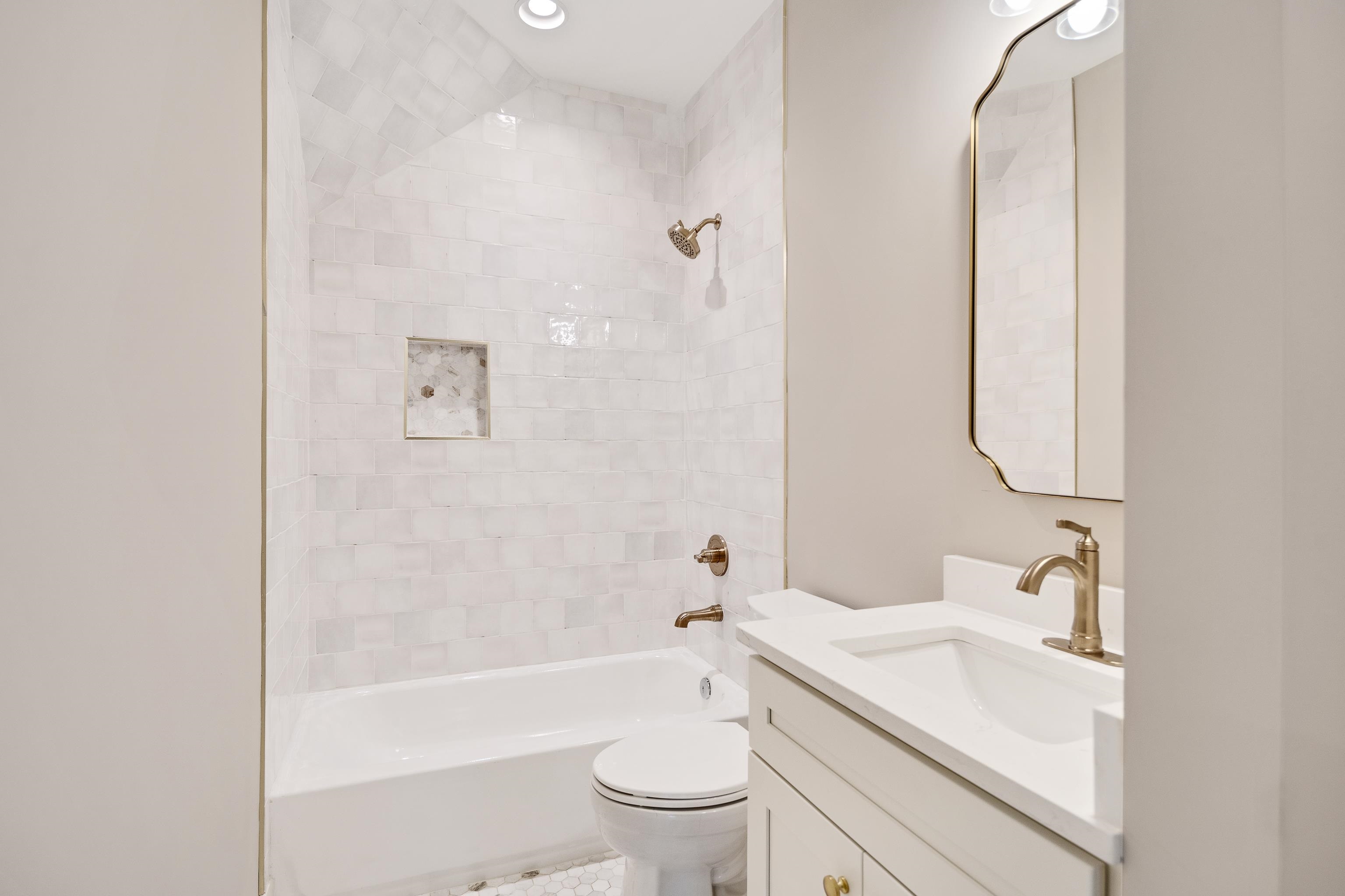 352 Avon Road Memphis, TN 38117 - Photo 24 of 26 Full bath with bathing tub / shower combination and vanity