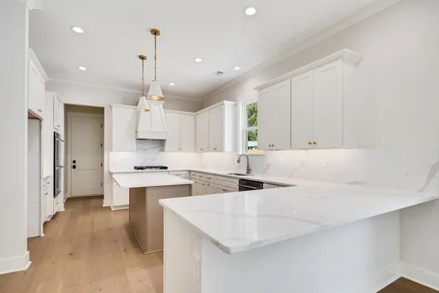 $939,000 | 352 Avon Road, Memphis, TN 38117