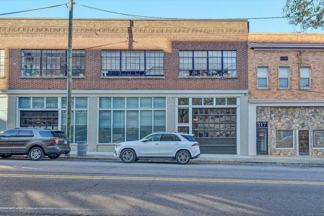 a view of a livingroom with furniture