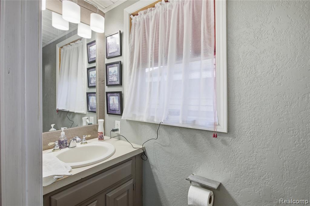 9857 Rembrandt Way Fenton, MI 48430 - Photo 24 of 44