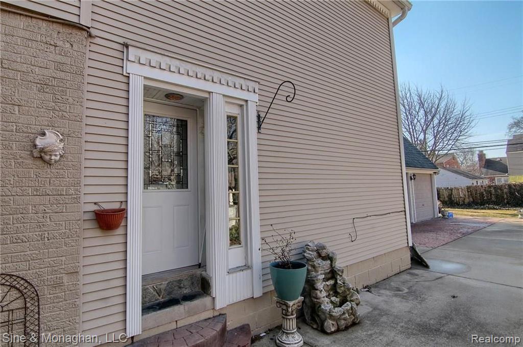 951 Roslyn Road Grosse Pointe Woods, MI 48236 - Photo 27 of 29