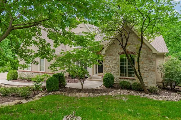 $1,100,000 | 4522 North Mulberry Court, Kansas City, MO 64116