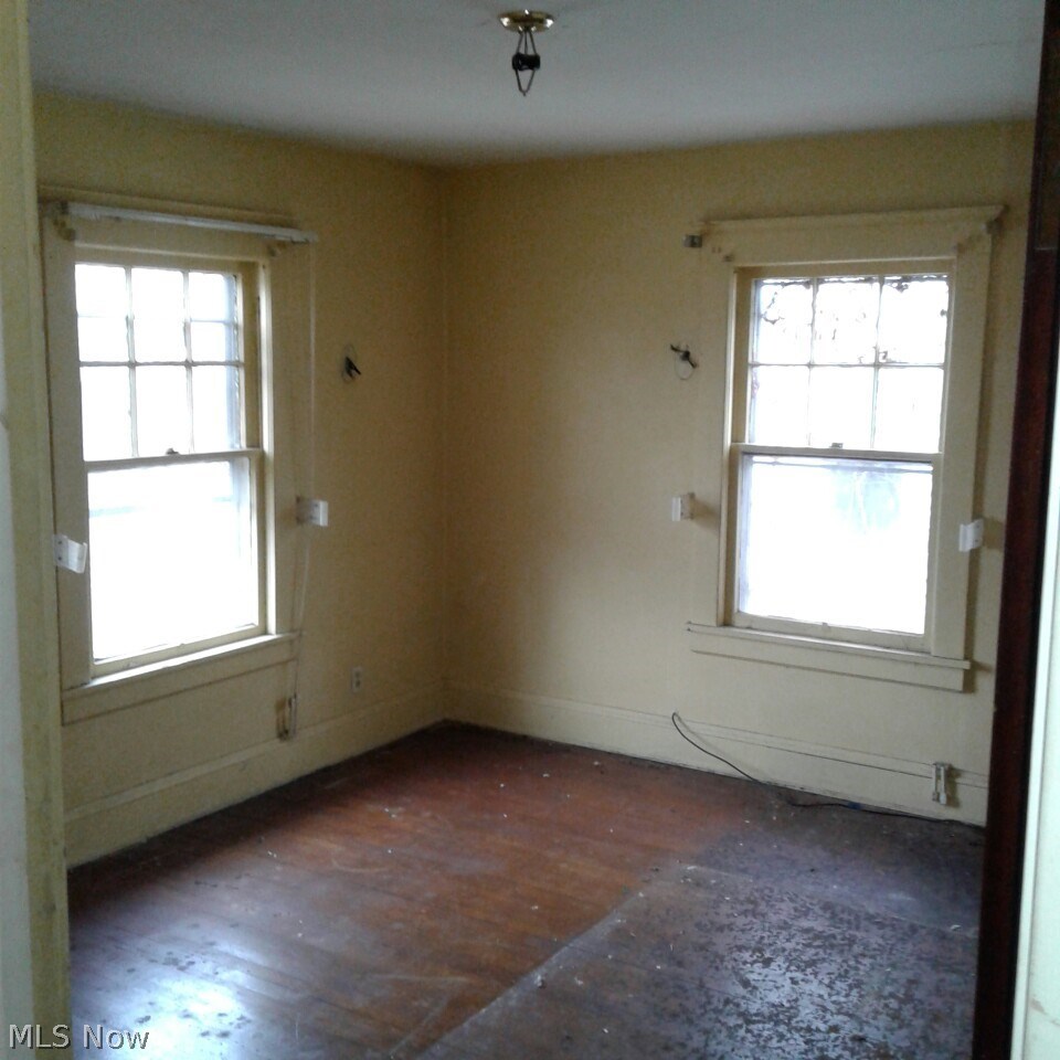 1874 Rosemont Road Cleveland, OH 44112 - Photo 9 of 12