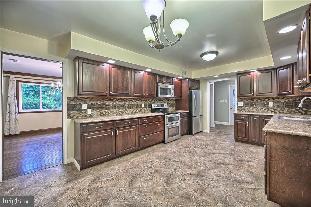 4625 Fargreen Road Harrisburg, PA 17110 - Photo 6 of 45 Gallery Image 6