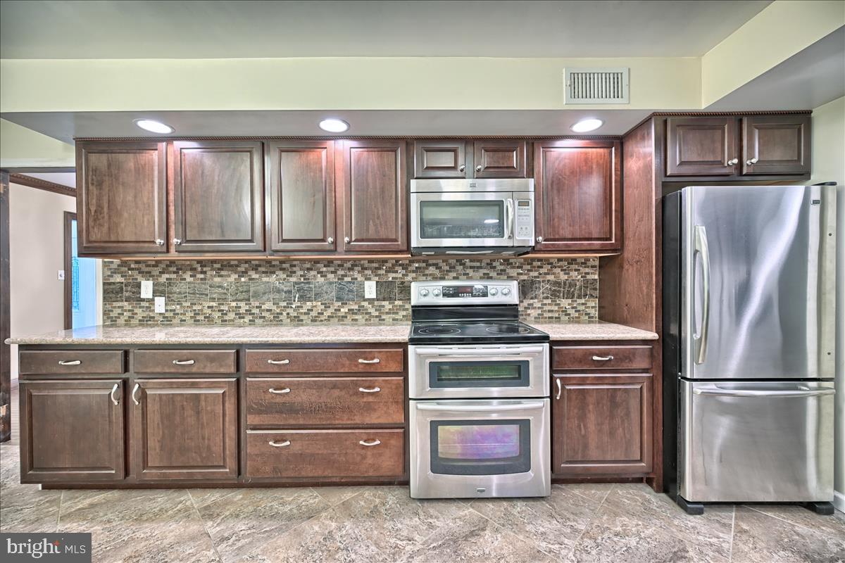 4625 Fargreen Road Harrisburg, PA 17110 - Photo 7 of 45 Gallery Image 7