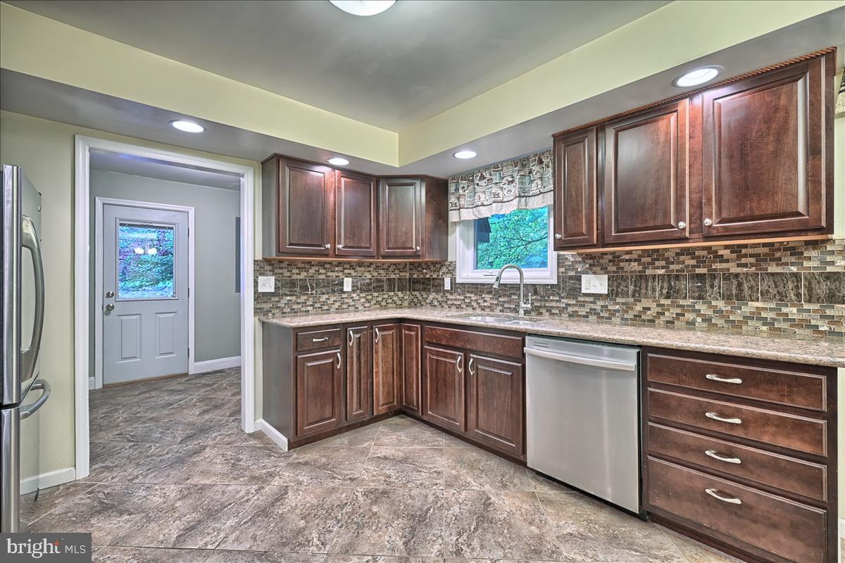 4625 Fargreen Road Harrisburg, PA 17110 - Photo 9 of 45 Gallery Image 9