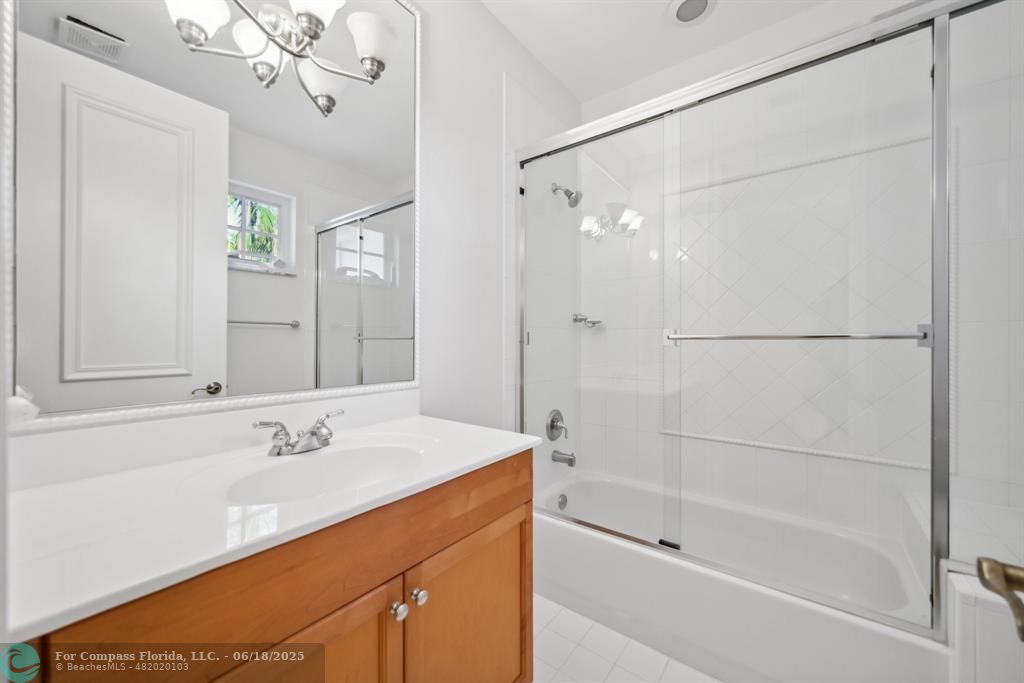 2753 West Stonebrook Circle Davie, FL 33330 - Photo 40 of 88 a bathroom with a bathtub shower sink and mirror