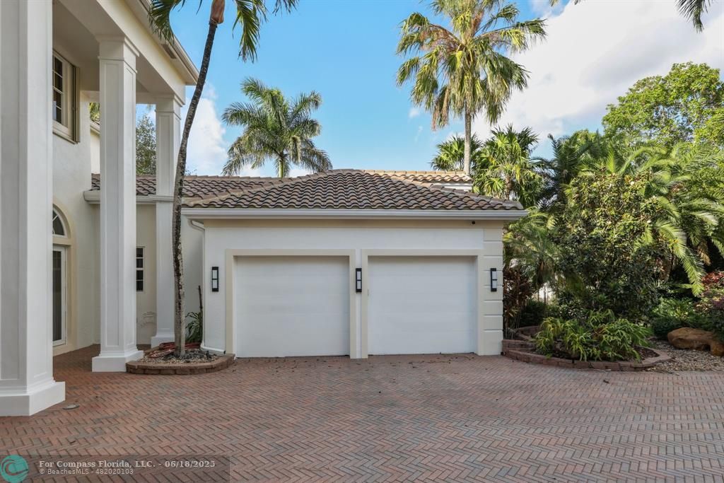 2753 West Stonebrook Circle Davie, FL 33330 - Photo 47 of 88 a front view of a house with garden
