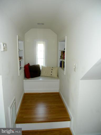10011 Sutherland Road Silver Spring, MD 20901 - Photo 5 of 18 Interior (General)