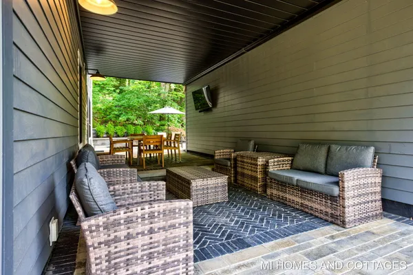 $1,489,800 | 702 Lake Street, Saugatuck, MI 49453