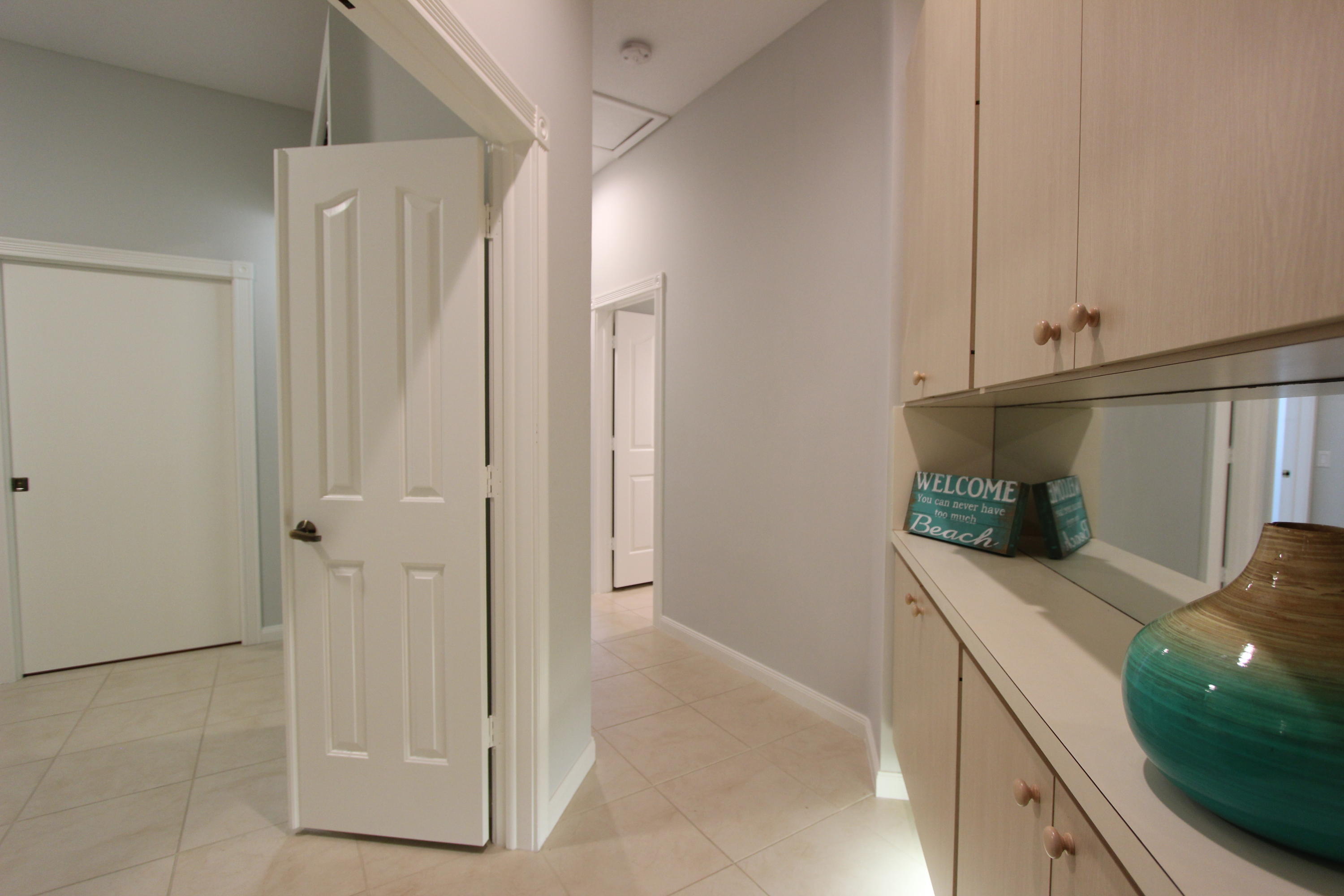 117 Hampton Circle Jupiter, FL 33458 - Photo 22 of 42 Hallway