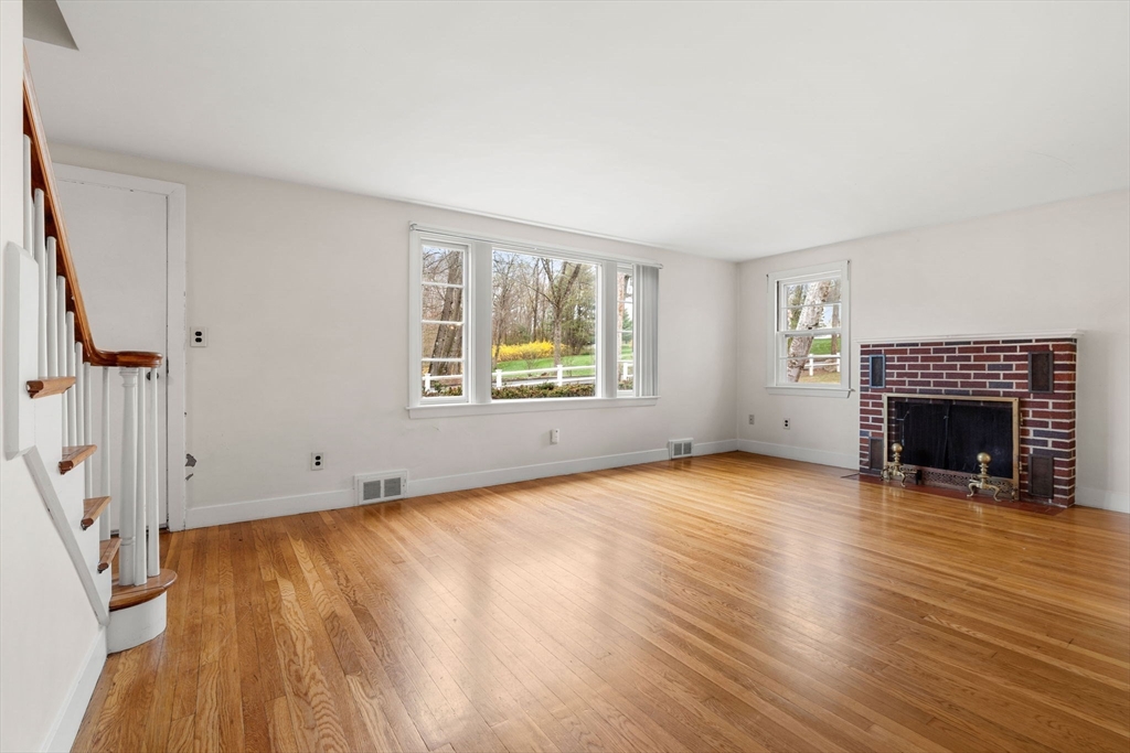 6 West Shore Road Merrimac, MA 01860 - Photo 5 of 35