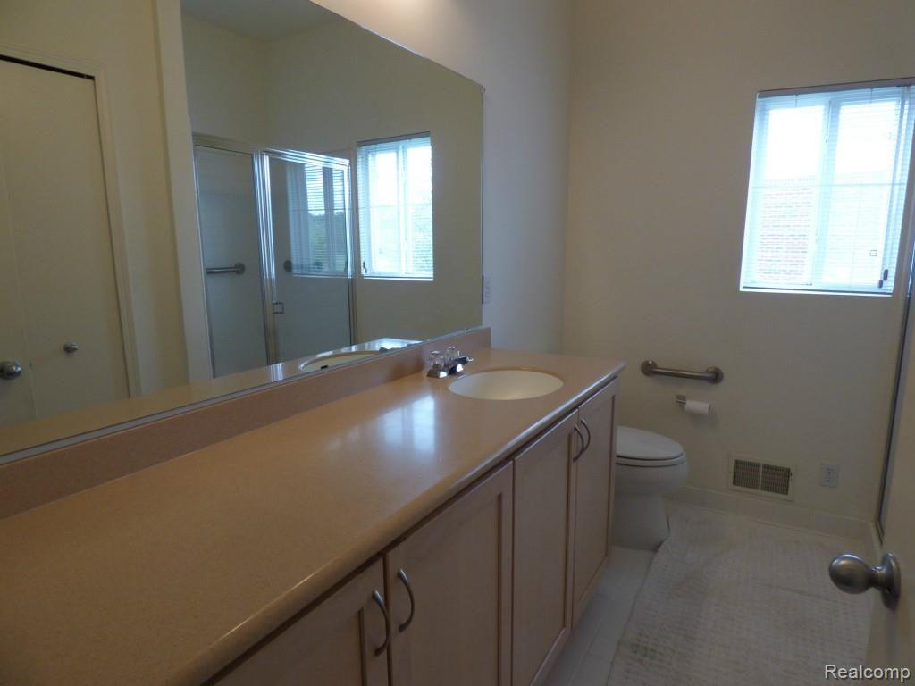 2165 Lagoon Drive Rochester Hills, MI 48309 - Photo 20 of 25