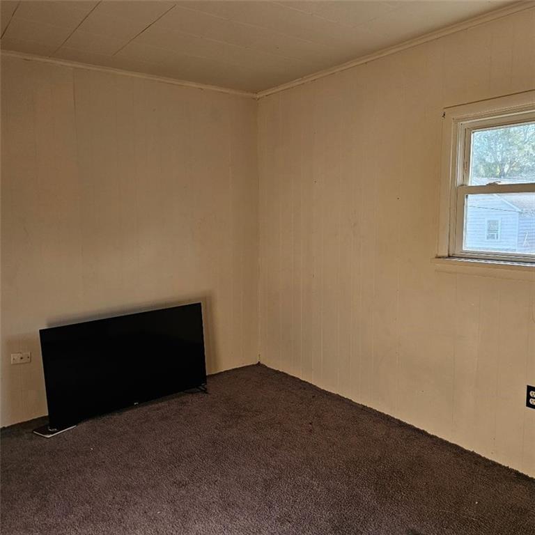 1424 4th Avenue Beaver Falls, PA 15010 - Photo 10 of 14 a room with a empty space