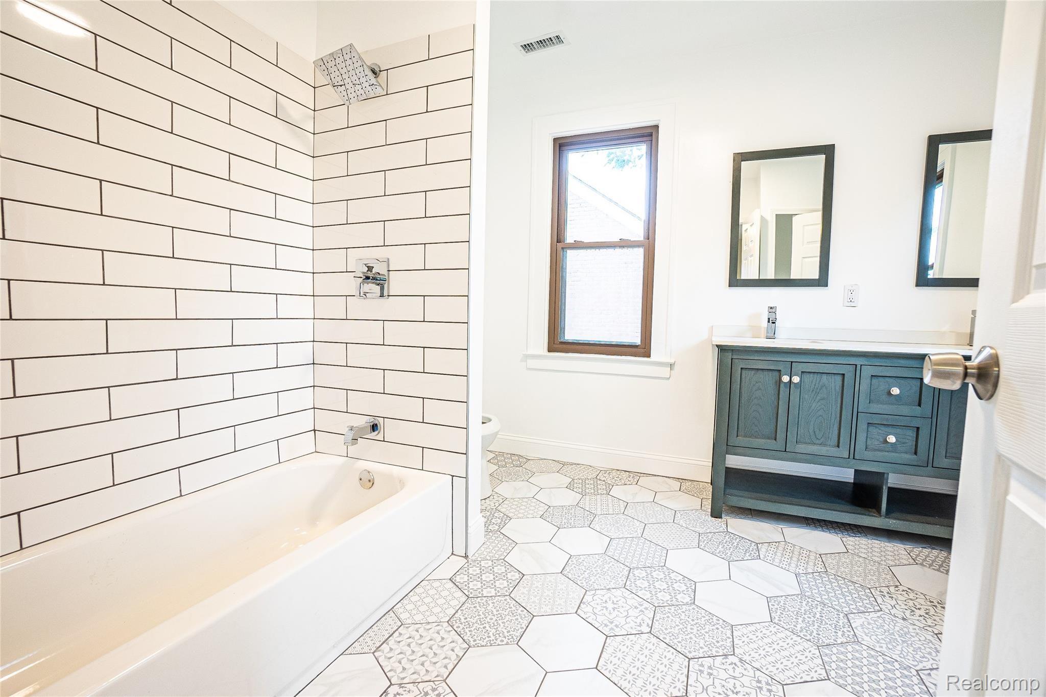 4326 Yorkshire Road Detroit, MI 48224 - Photo 34 of 38 DSC04853.jpg