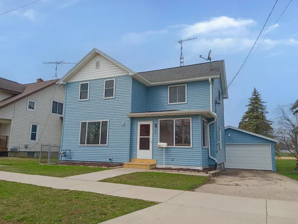 $225,000 | 828 South Spring Street, Beaver Dam, WI 53916