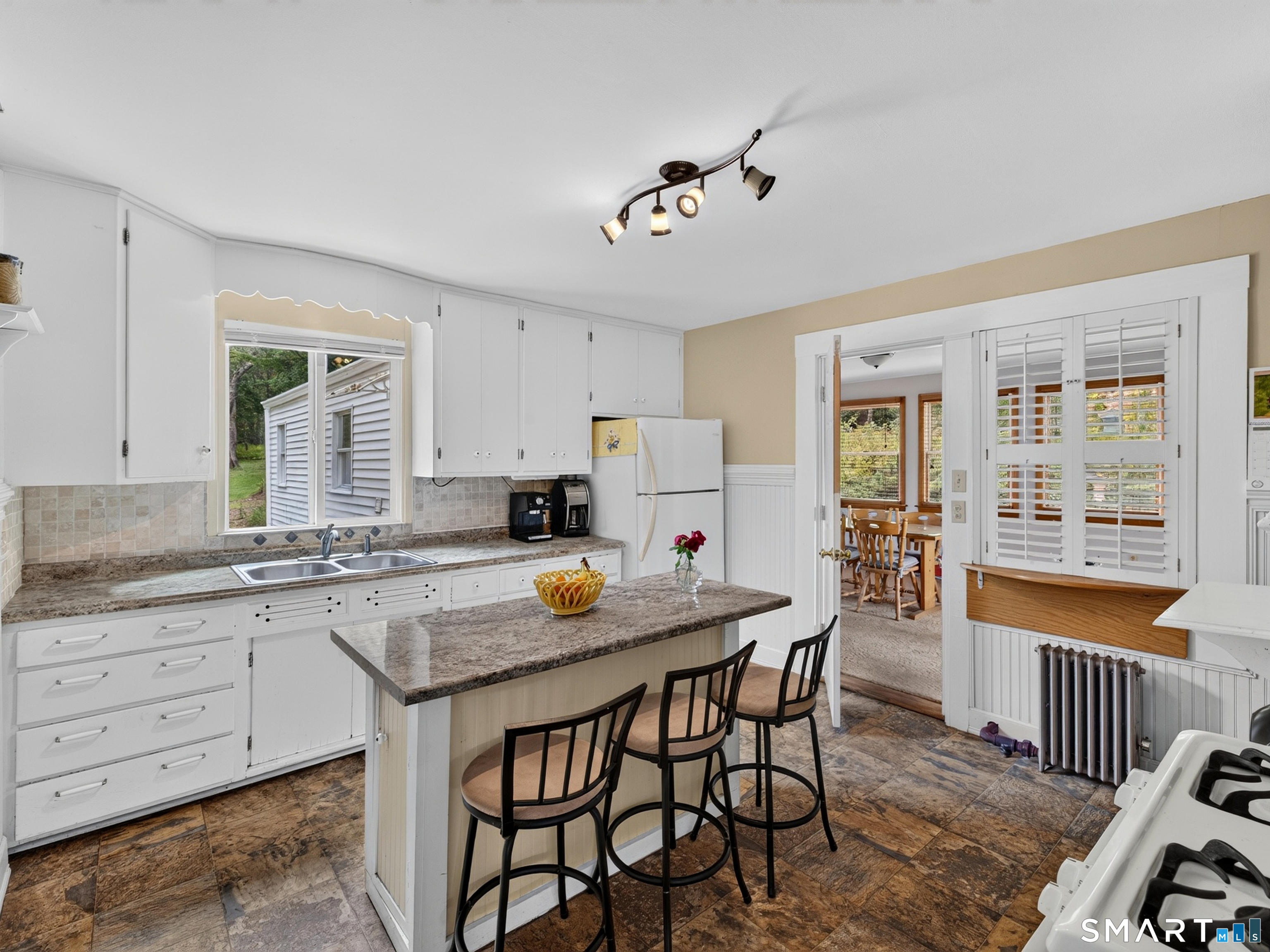 45 Lathrop Road Waterford, CT 06375 - Photo 7 of 40 Gallery Image 7
