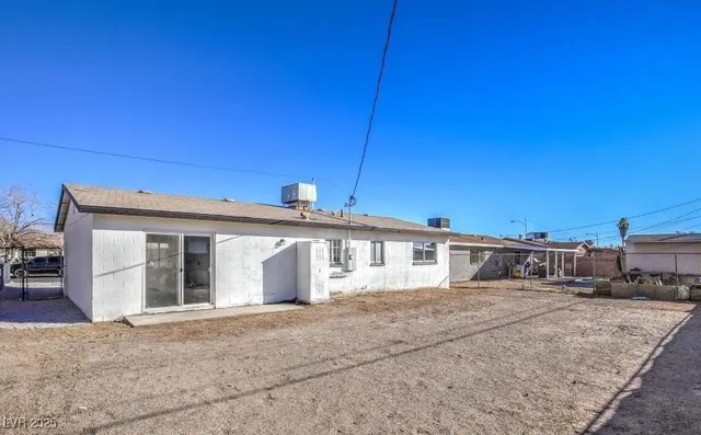 $1,700 | 2033 Hassell Avenue, North Las Vegas, NV 89032