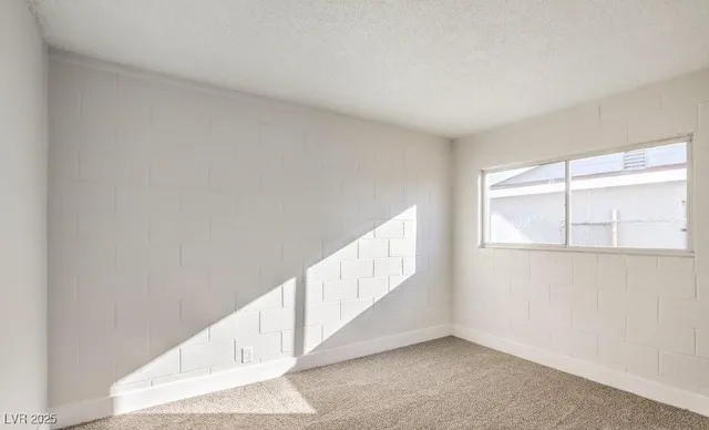 $1,700 | 2033 Hassell Avenue, North Las Vegas, NV 89032