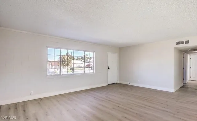 $1,700 | 2033 Hassell Avenue, North Las Vegas, NV 89032