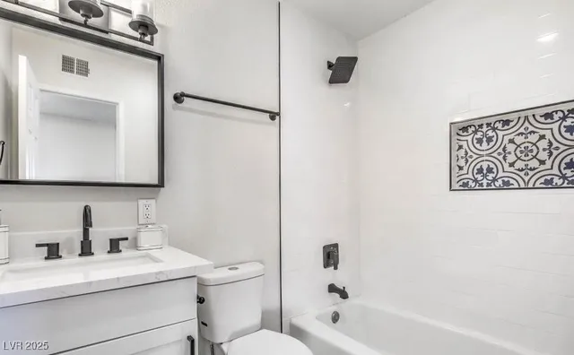 $1,700 | 2033 Hassell Avenue, North Las Vegas, NV 89032