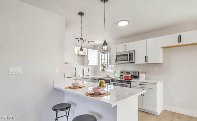 $1,700 | 2033 Hassell Avenue, North Las Vegas, NV 89032