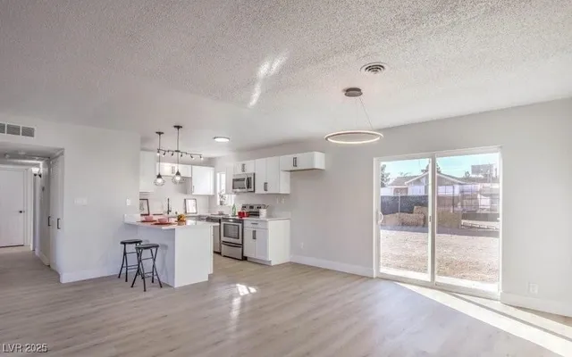 $1,700 | 2033 Hassell Avenue, North Las Vegas, NV 89032