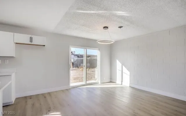 $1,700 | 2033 Hassell Avenue, North Las Vegas, NV 89032