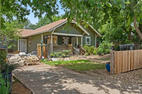 $299,900 | 905 West 10th Street, Georgetown, TX 78626