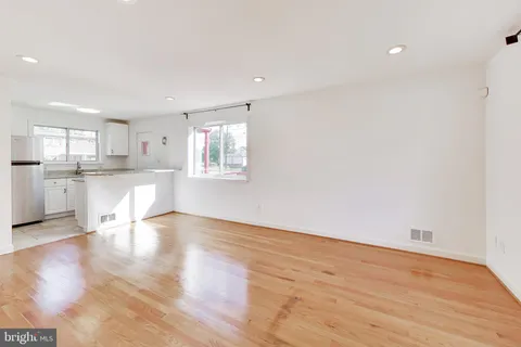 $299,000 | 637 Maury Avenue, Oxon Hill, MD 20745