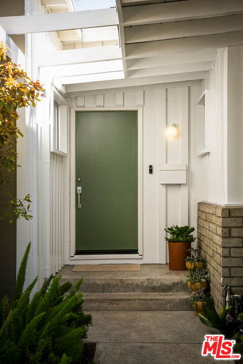 6006 Babbitt Avenue Encino, CA 91316 - Photo 5 of 32 a front view of a house
