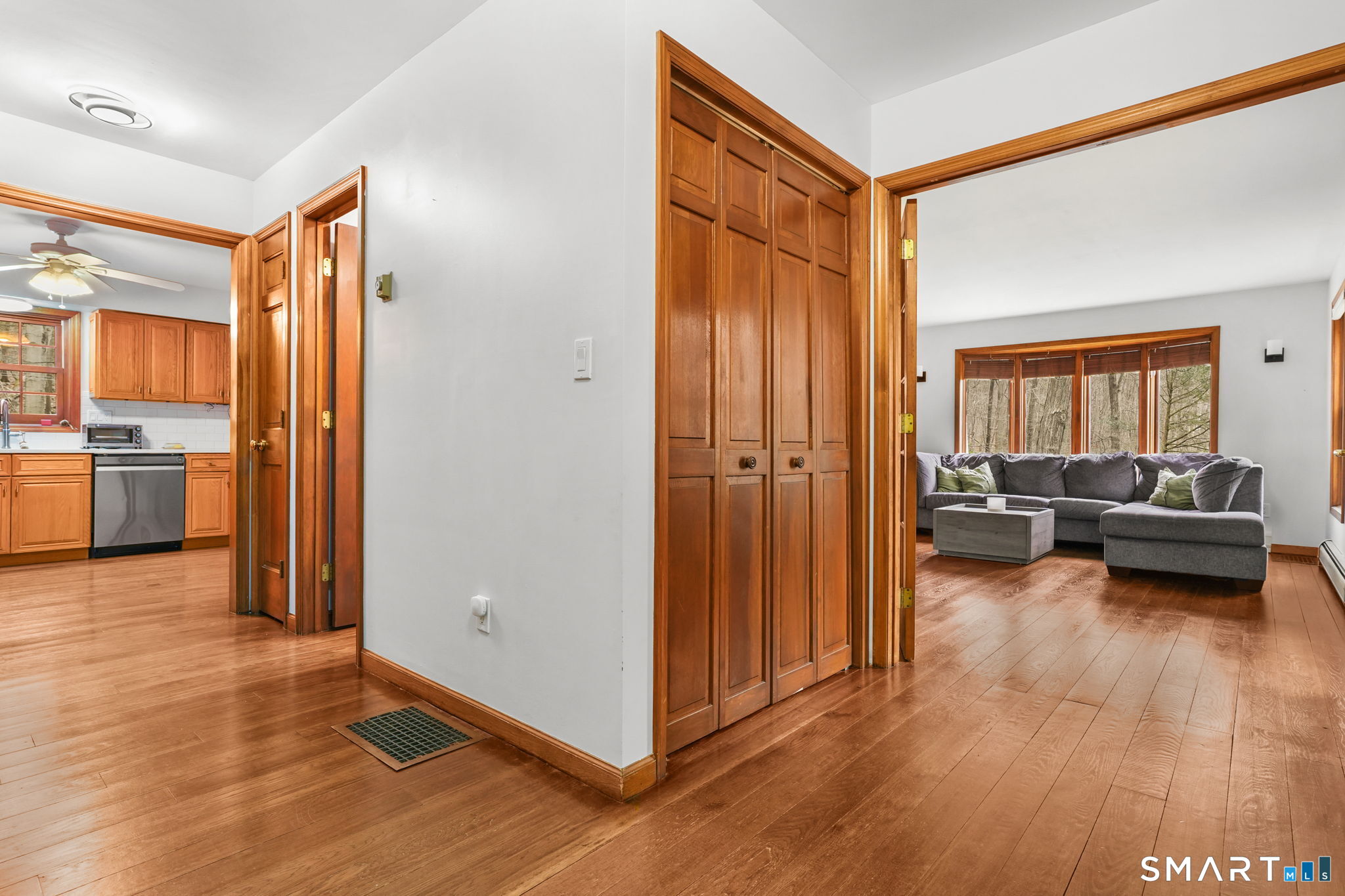 85 Buckingham Road Seymour, CT 06483 - Photo 4 of 40