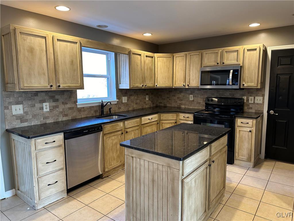 187 Whitetail Road Henryville, PA 18332 - Photo 10 of 34 Gallery Image 10