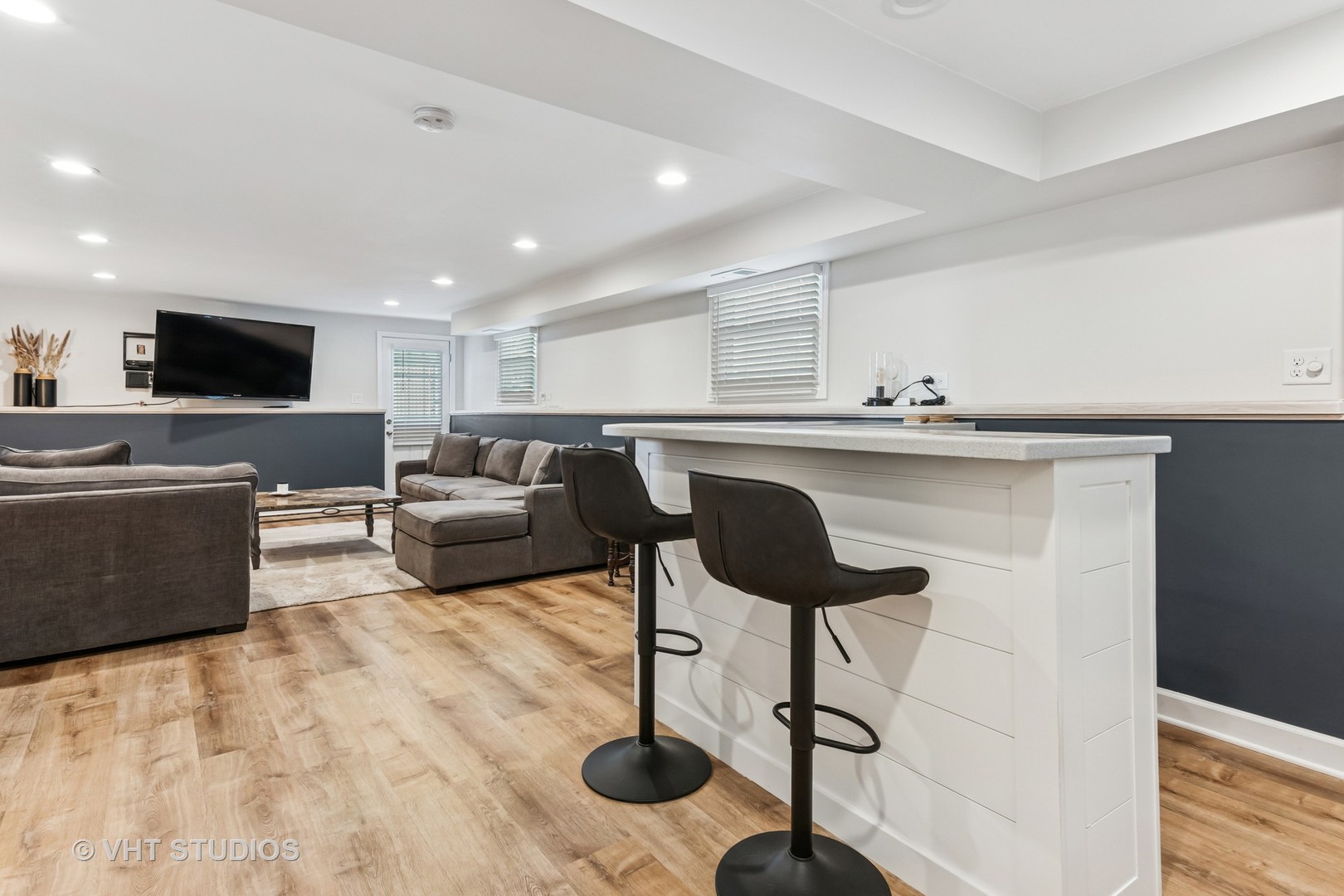 389 Weidner Road Buffalo Grove, IL 60089 - Photo 20 of 25 a living room with furniture and a flat screen tv