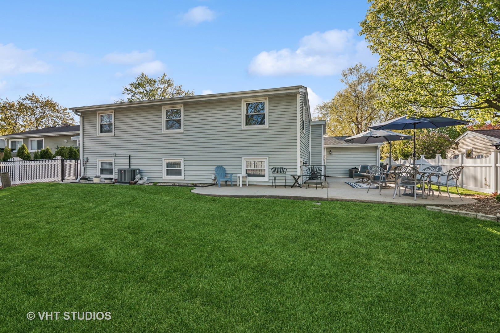 389 Weidner Road Buffalo Grove, IL 60089 - Photo 25 of 25 a front view of a house with garden